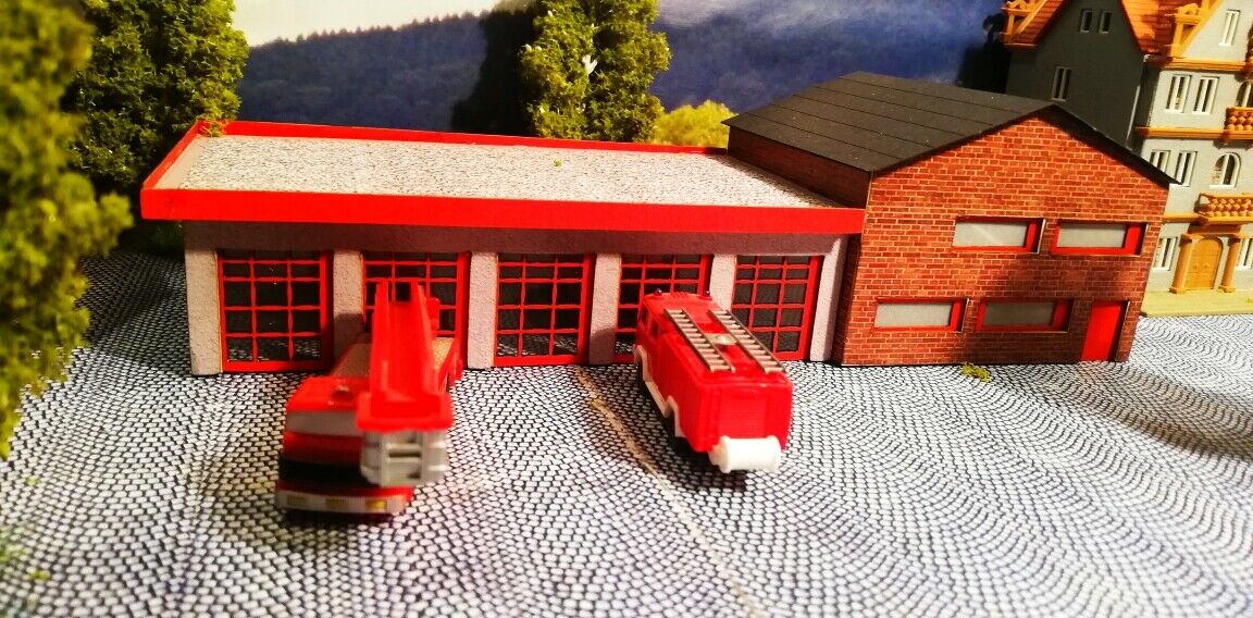 Feuerwehr mit Verwaltung Bausatz | Spur Z | 1:220 Feuerwache