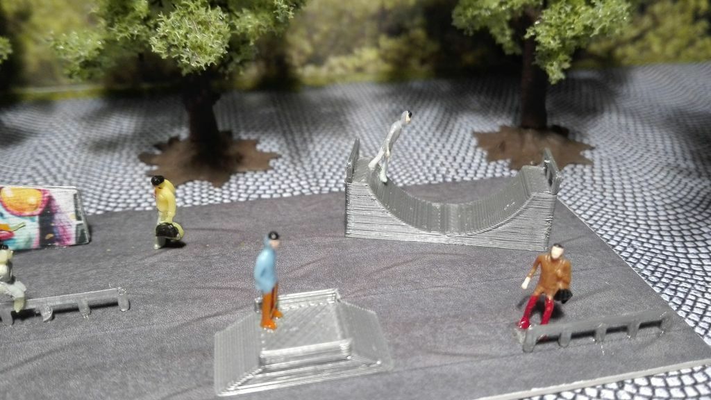 Skating / Skateboard Bahn mit Graffiti Wand | Spur H0 1:87 | Bausatz