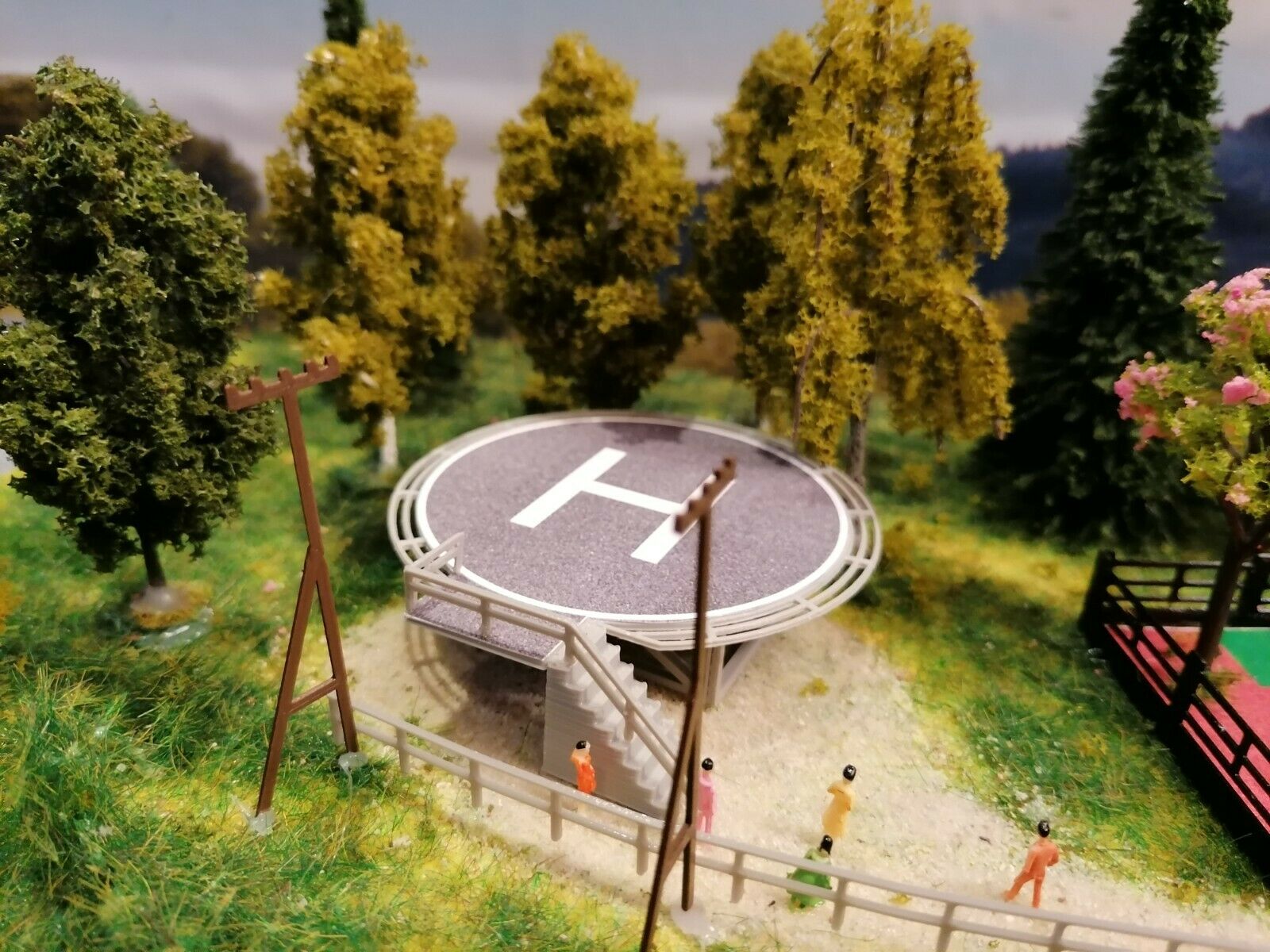 Rettungshubschrauber ÖAMTC Österreich| Helicopter mit Landeplatz | Spur N 1:160