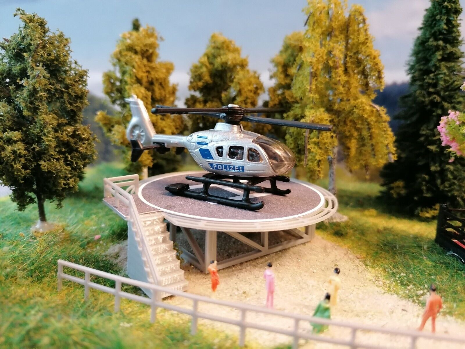 Hubschrauber Polizei | Helicopter mit Landeplatz | Spur TT | 1:120