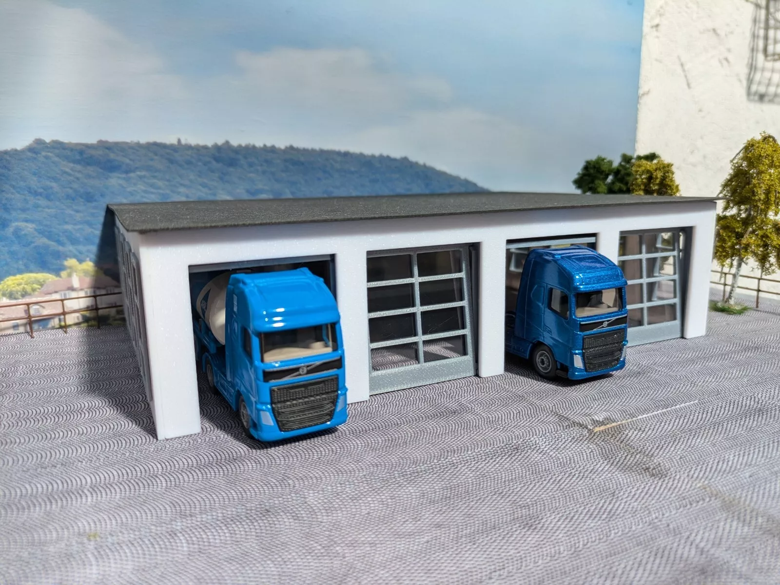 Fahrzeughalle mit Schiebetoren Spur H0 | 1:87