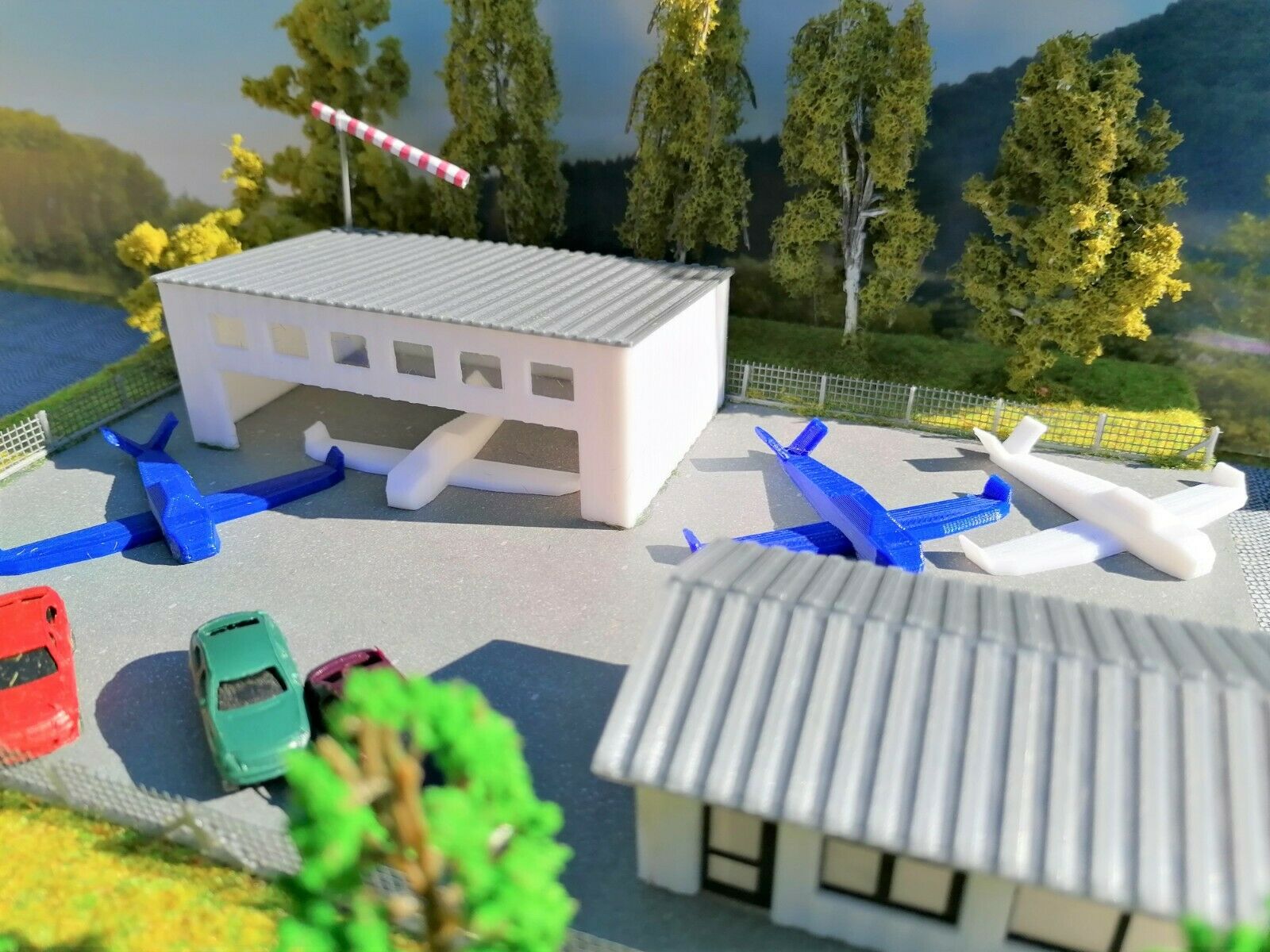 Flugplatz mit Hangar und 4 Flugzeuge | Spur Z 1:220