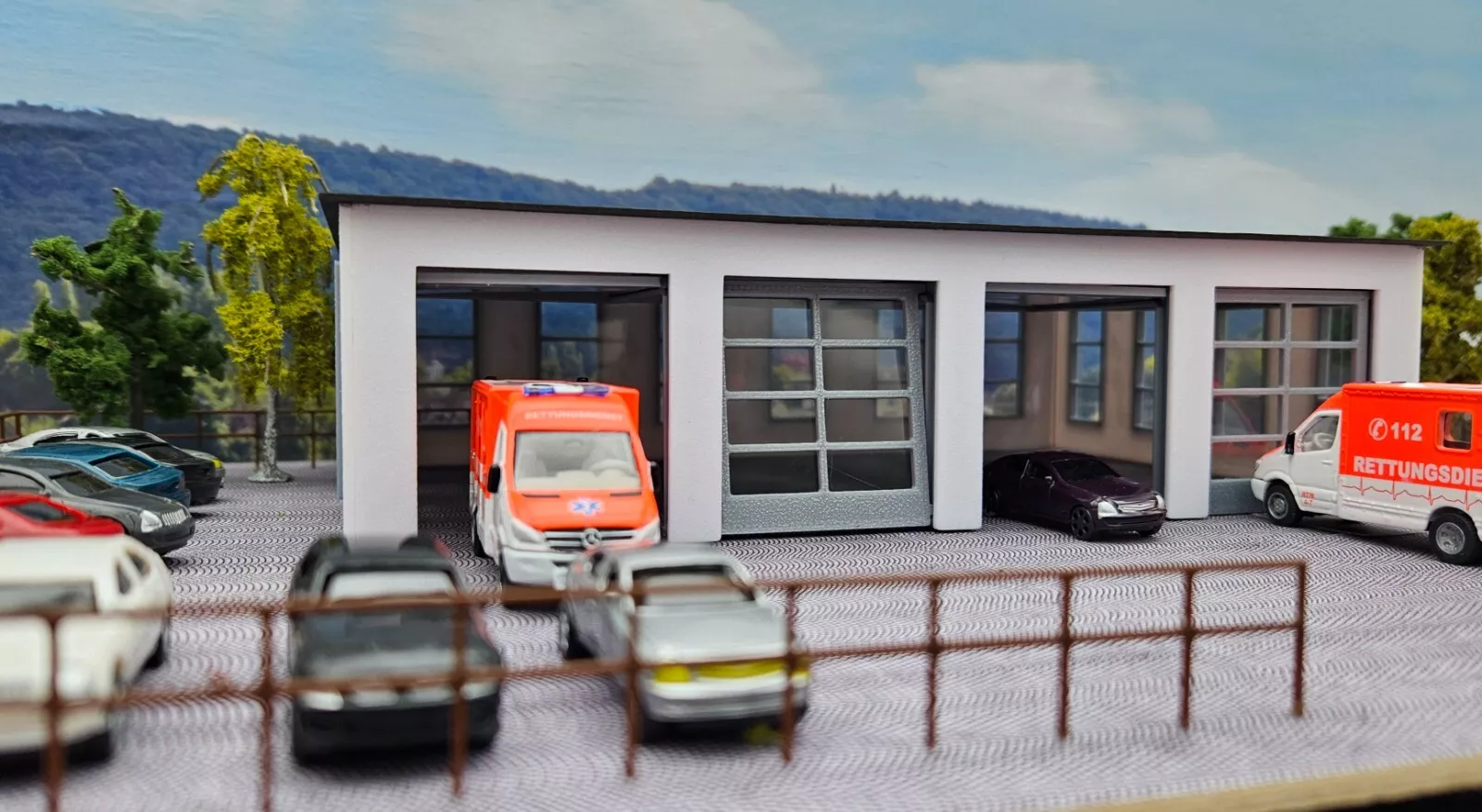 Fahrzeughalle mit Schiebetoren Spur H0 | 1:87