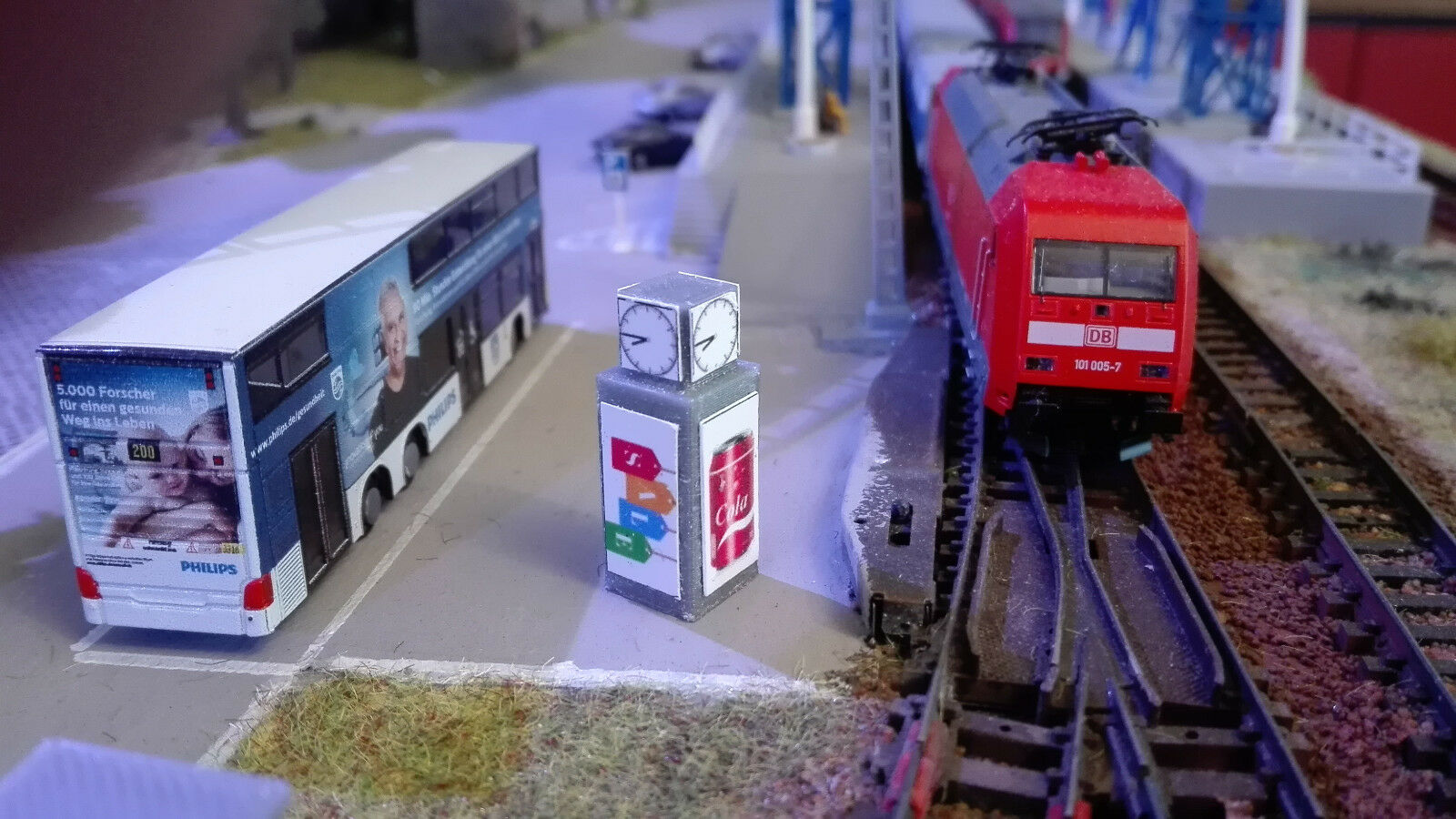 2 X Bahnhofsuhr Spur N | Reklametafel | Werbetafel |1:160 | Bausatz