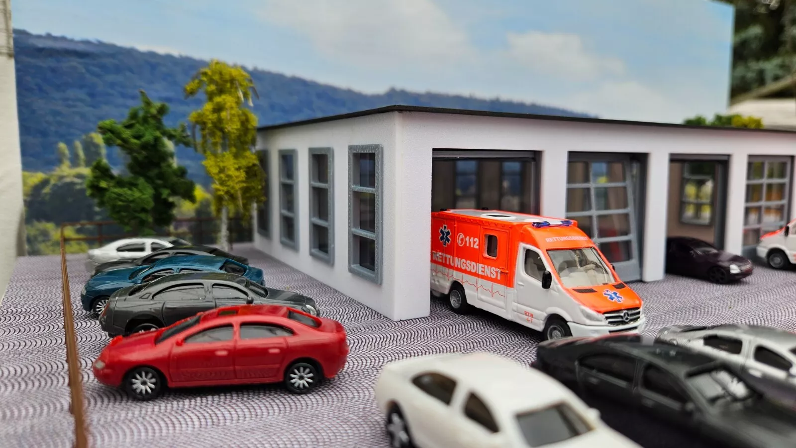 Fahrzeughalle mit Schiebetoren Spur H0 | 1:87