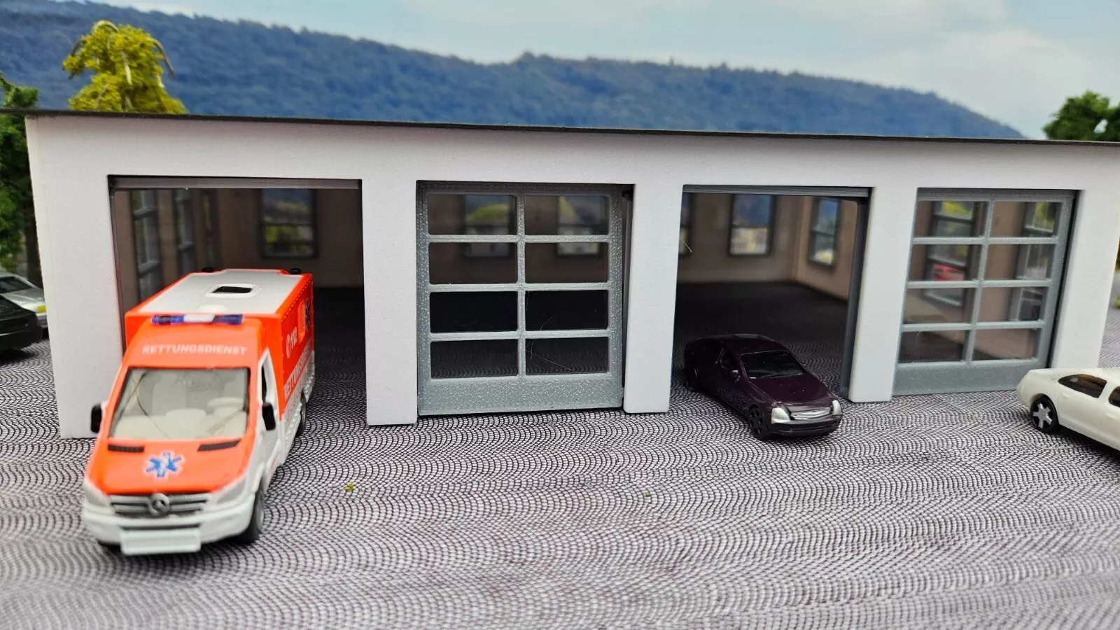 Fahrzeughalle mit Schiebetoren Spur H0 | 1:87