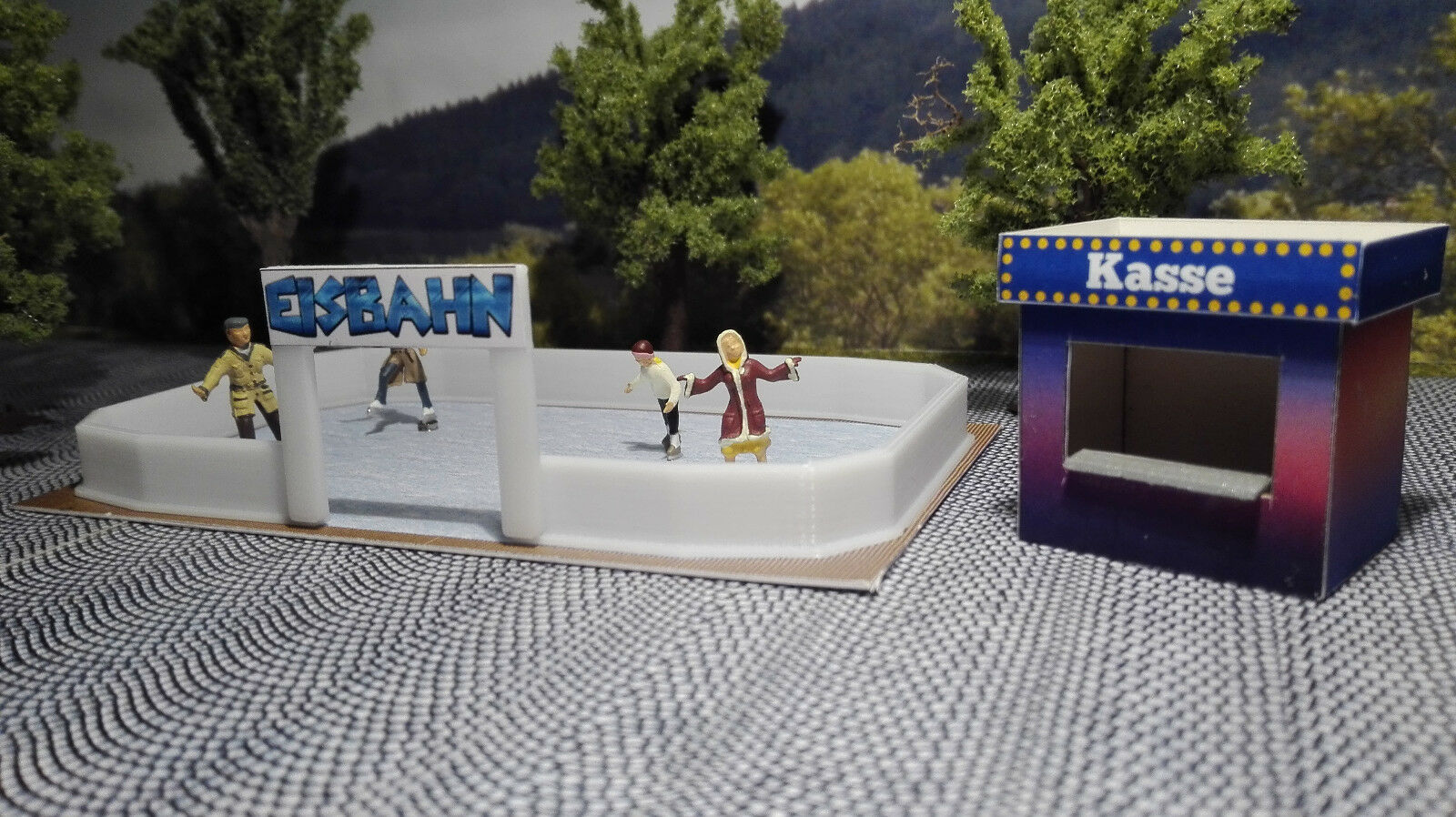 Eislaufbahn mit Kasse | Spur H0 1:87 | Bausatz | Winter | Weihnachten