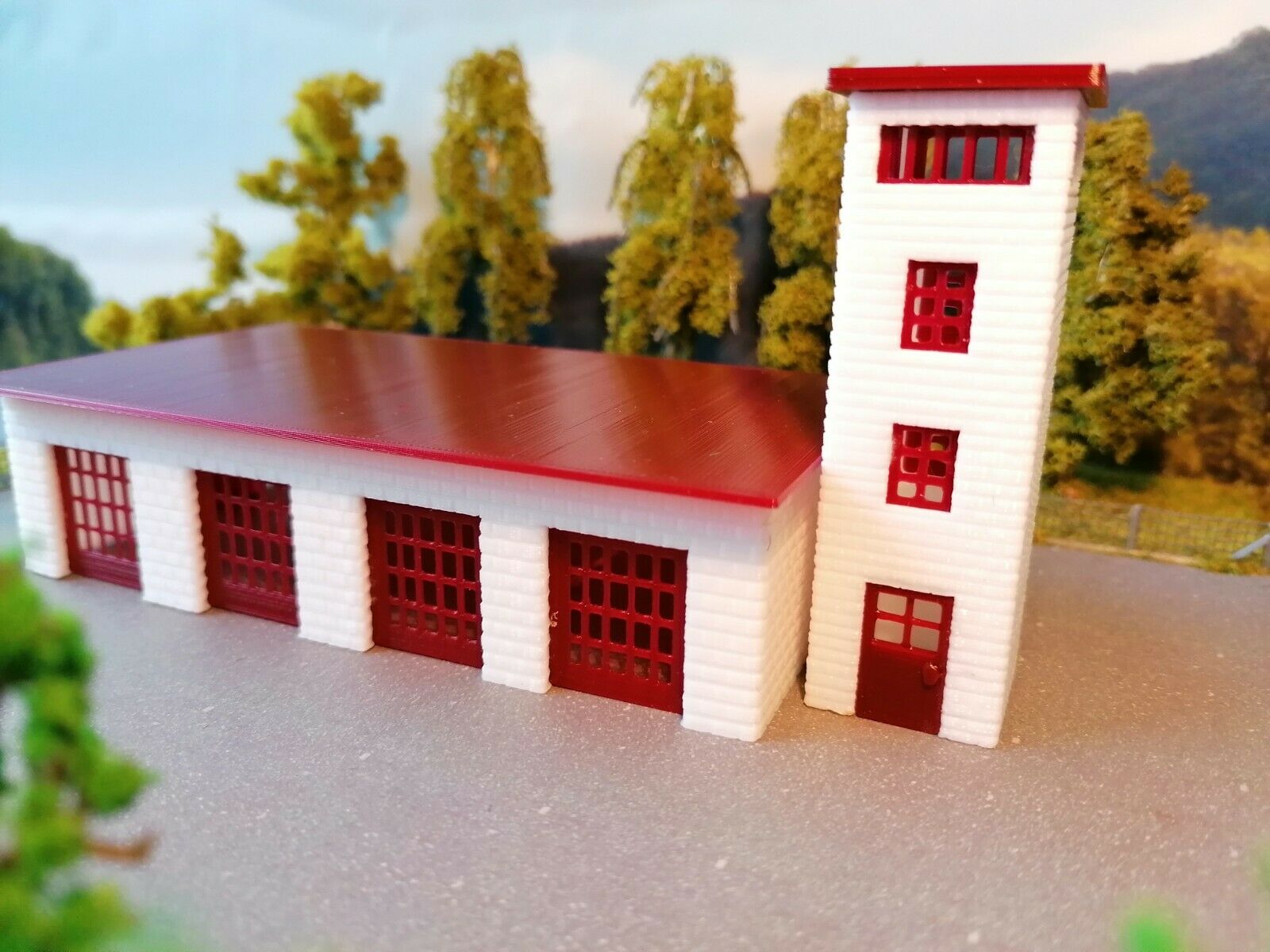 Feuerwehr mit LED - Blaulicht und Schlauchturm | Spur N 1:160 | Fertigmodell