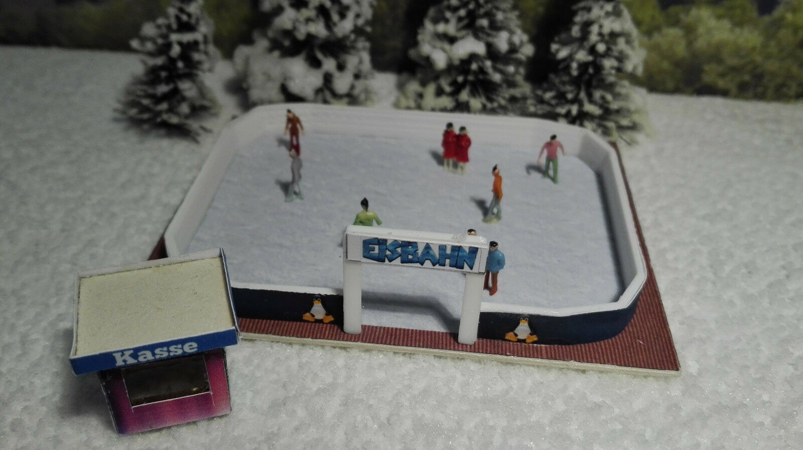 Eislaufbahn mit Kasse | Spur N 1:160 | Bausatz | Winter | Weihnachten