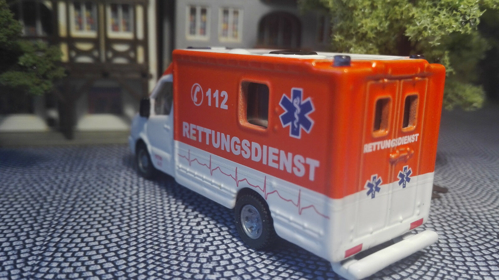 Rettungsdienst | Rettungswagen 1:87 aus Metall | Spur H0