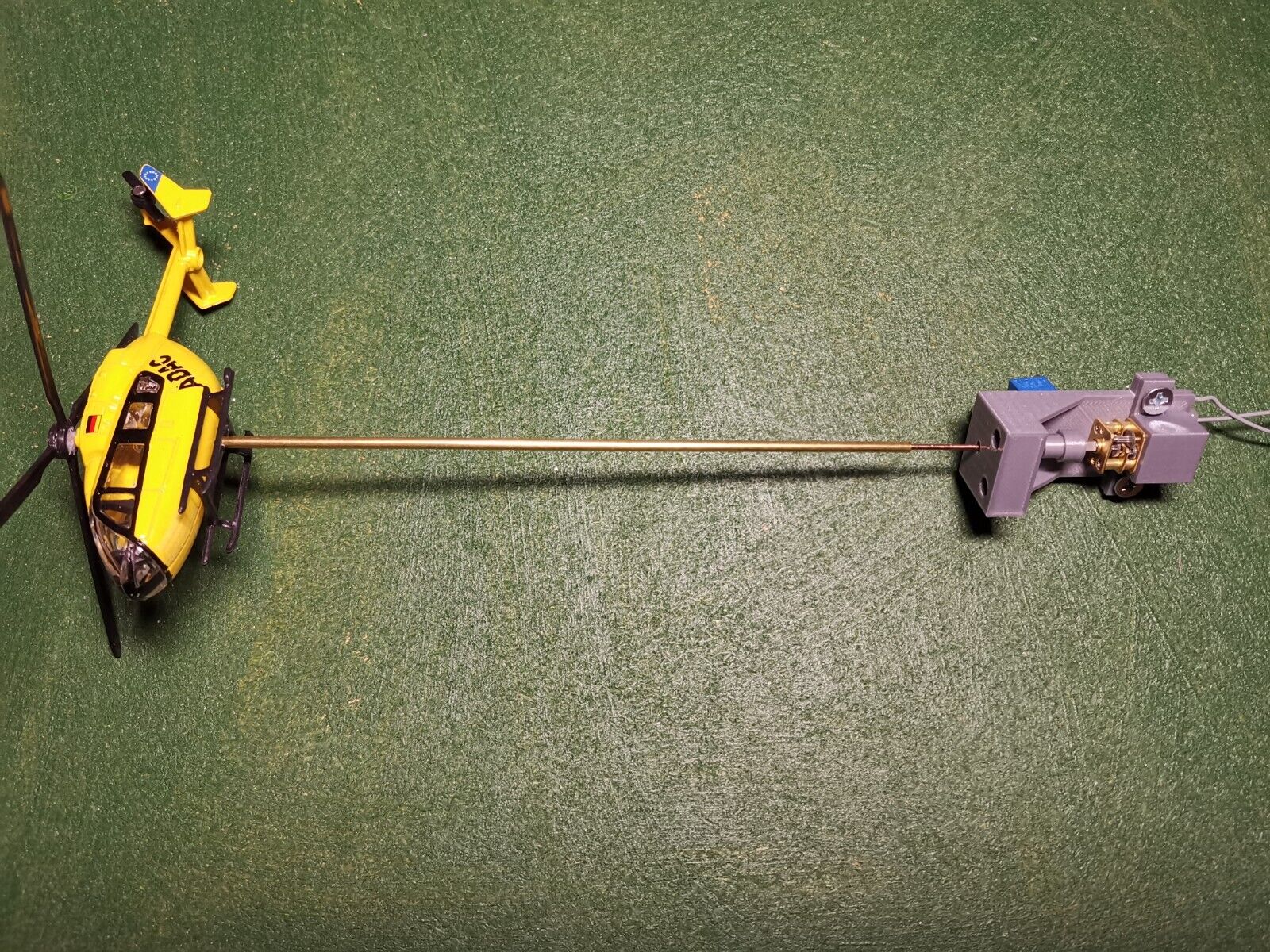 Hubschrauber 1:87 motorisiert | schwebender Helicopter mit Unterflurantrieb
