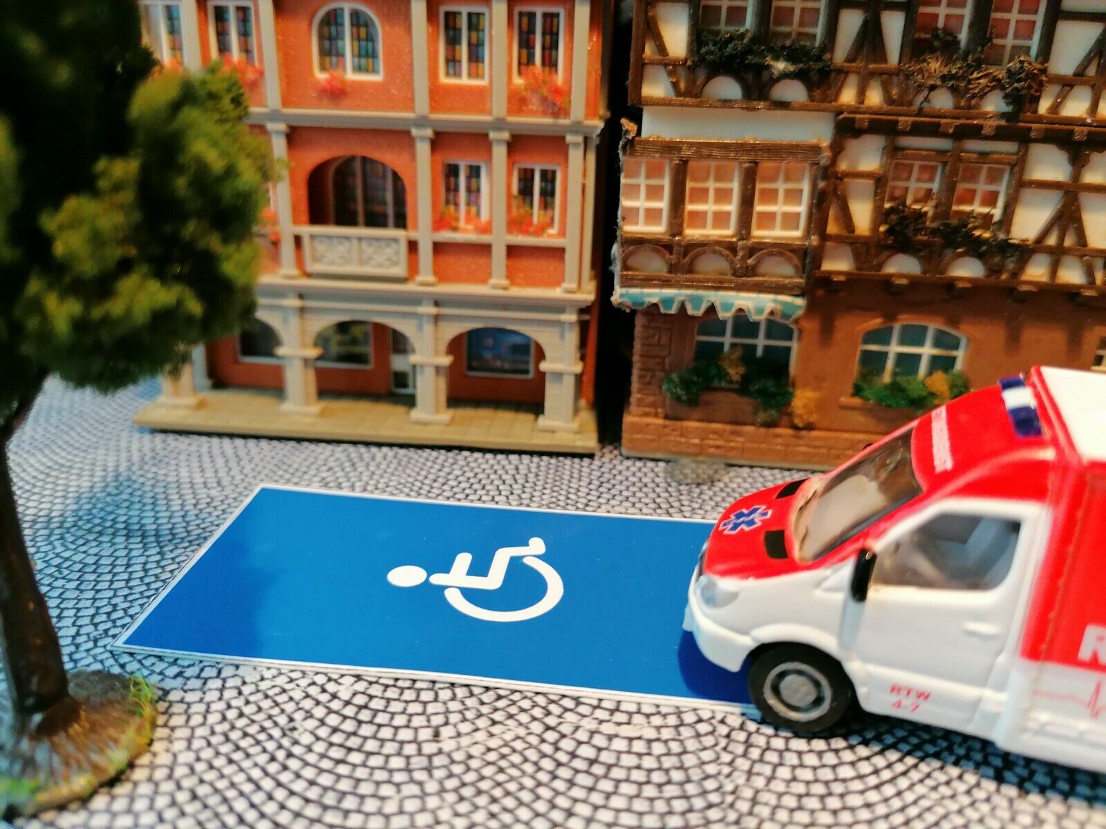 Parkplatz Behinderte / Versehrte | Spur H0 1:87 | Fotokarton