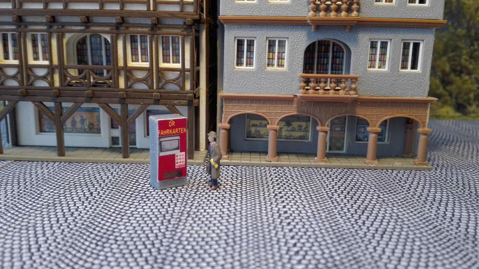 2x Fahrkartenautomat DR Ticketautomat TT | Deutsche Reichsbahn| Bahnhof |1:120